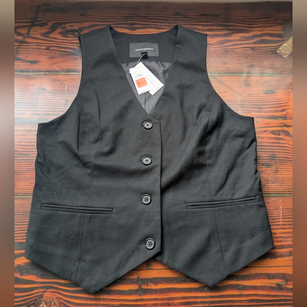 Banana Republic Black Tailored Vest Women’s Size 6 NWT